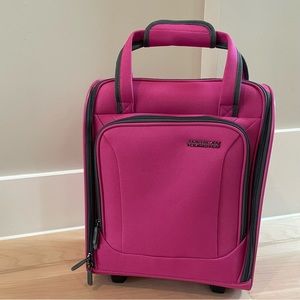 BRAND NEW!! American Tourister Rolling Luggage/ Travel Bag … PINK….PINK….PINK….